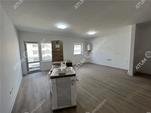 Apartament cu 3 camere 2 bai si balcon etaj 1 zona Doamna Stanca