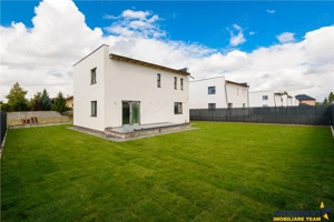 Design minimalist, rafinament maxim – Casa ta moderna in Sanpetru