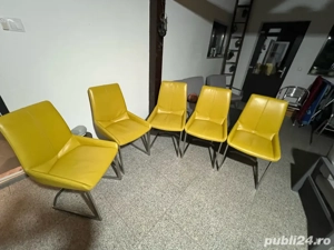 Vand scaune moderne tapitate - stare foarte buna 