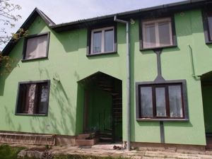 Dau in chirie apartament la casa