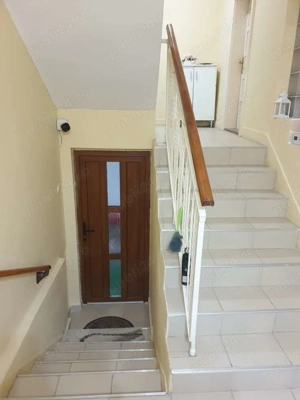 De vanzare apartament pe doua niveluri cu curte proprie