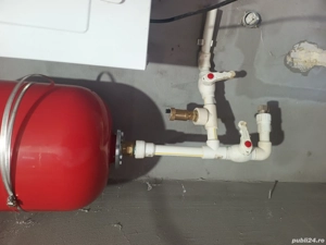 Vas expansiune cu suport , supapa ,robinet  folosit 2 luni 