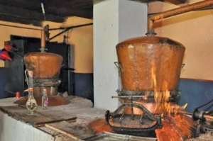 Țuică   Palincă de cazan naturală din livadă proprie - imagine 2