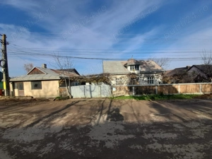Casă cu teren, spatiu comercial si anexe - Siret