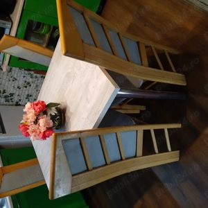 Vînd masă bucătărie cu 4 scaune și canapea fixă