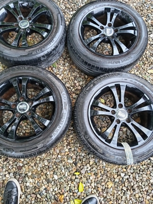 Jante aliaj cu anvelope noi și table echipate cu anvelope M+ S