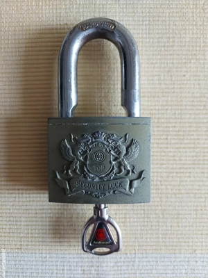 Vînd lacăt vintige mare