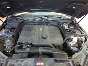 Mercedes-Benz E 200 Blue Efficiency Avangarde AF.2009 - imagine 8