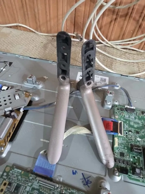 set 2 picioare de pe tv LG 32lf561v