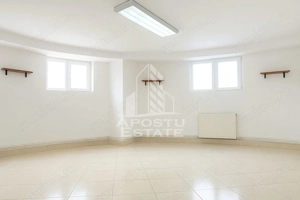 Apartament cu 3 camere, la demisol, in Steaua