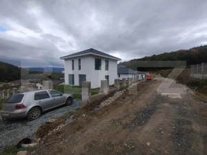 Casa 111 mp,pe 2 nivele cu 4 camere,570 mp teren,zona Valea Jelnei
