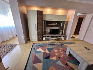 Apartament 3 camere,2 bai,etaj 3,zona Peco Porolissum - imagine 4