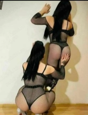 Doua fete noi pentru prima oara in oras 