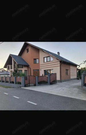 Casă superbă într-o zonă liniștită – 4 dormitoare, 3 băi, living spațios și grăd