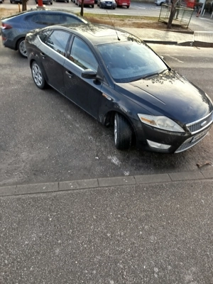 Vând Ford mondeo