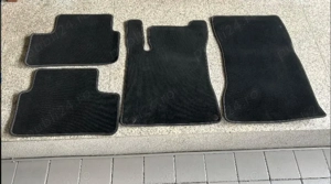Set 4 presuri mocheta noi Mercedes CLA sau A klasse originale.