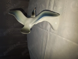 Bibelou - figurina porțelan pescarus confectionat din portelan romanesc vintage