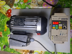 Motor trifazic convertizor Omron VS mini J7 convertor frecventa