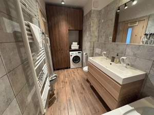 Apartament 2 camere  etaj 8  vedere superba la munte  piscina&fitness in complex - imagine 4