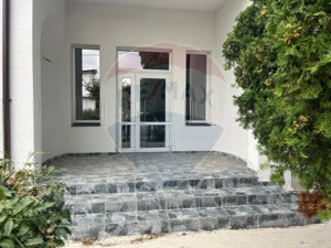 Casă / Vilă cu 5 camere de închiriat în zona Central