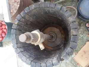 Vând presa struguri mare