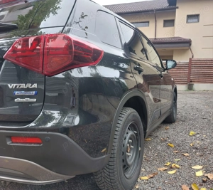 Suzuki Vitara 4x4 Hybrid (benzină+electric) prim proprietar <29.000 km - imagine 3