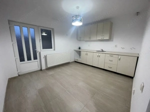 Vânzare casă situată în Târgu Jiu, strada Salcâmului - imagine 5