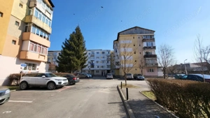 Vânzare apartament 3 camere, situat în Târgu Jiu, strada Victoriei, zona Mall - imagine 9