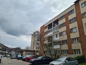 Vânzare apartament 3 camere, situat în Târgu Jiu, strada Nicolae Bălcescu