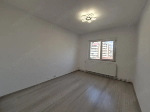 Vânzare apartament central *3 camere, situat în Târgu Jiu, strada Cerna - imagine 2