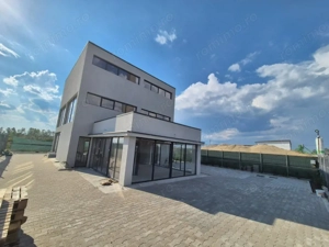 Vânzare *clădire modernă P+1+M* Târgu Jiu – lângă RAR, zonă comercială activă - imagine 2