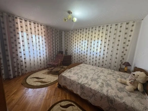 *Conac impresionant* cu arhitectură simetrică - pretabil reședință sau business - imagine 5