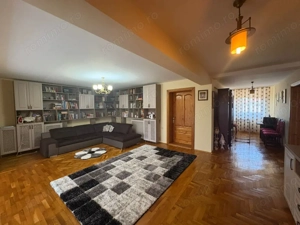 *Conac impresionant* cu arhitectură simetrică - pretabil reședință sau business - imagine 3