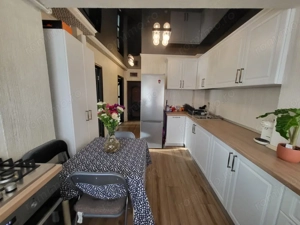 Vânzare apartament 2 camere - etaj 2 *modern mobilat și utilat* - zona 9 Mai - imagine 2