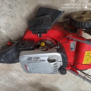 Mașina de tuns gazon, iarba. - imagine 4