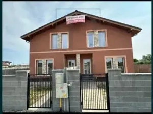 Duplex finalizat - spatii generoase - bucatarie inchisa - toate utilitatile