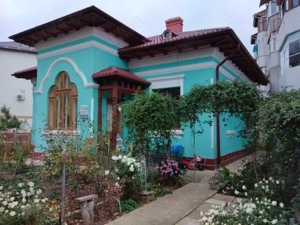 Vand casa ultracentral vis-a-vis de spitalul matern - imagine 3