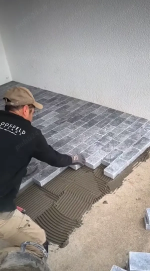 Muncitori in construcții  - imagine 3