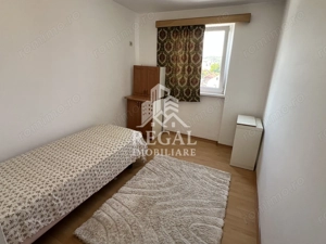 Cameră de cămin cu baie proprie și vedere spre Castelul Corvinilor