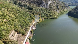 Teren la Eselnita,  Golful Mraconia - Statuia lui Decebal - imagine 3