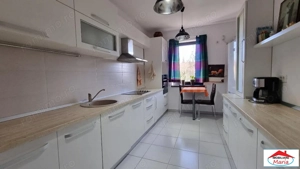 Apartament 3 camere etaj 1 in vila zona Odobescu cu parcare - imagine 6
