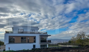 Duplex Elegant, 200 mp, cu Panoramă și Finisaje de Top, Iris