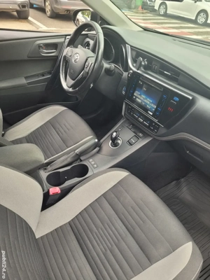 Toyota Auris Hybrid  - imagine 5