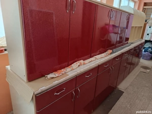 vând Mobilă de bucătărie impecabilă și in stare foarte bună 4,20m. preț 