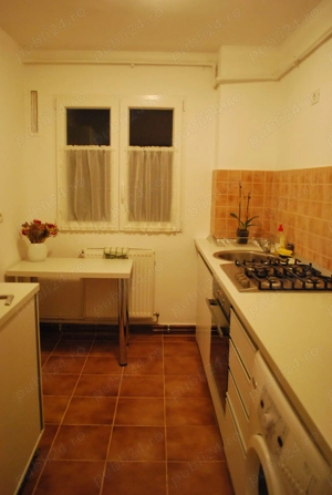 Apartament cu 3 camere, semidecomandat, zona Circumvalatiunii - Gheorghe Lazar - imagine 2