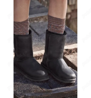 Cizme UGG Australia originale, model Classic Short Leather