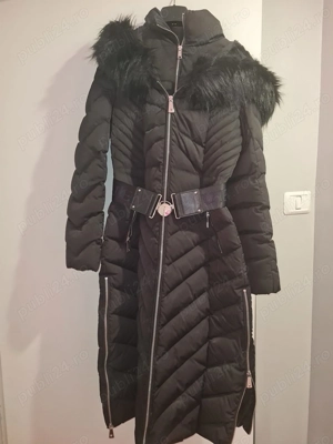 Geaca Guess eleganta, matlasata, cu puf, impermeabila, noua