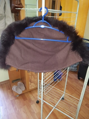 Vand palton mar.46 , stofa culoare visina- putreda