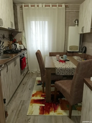 Ofer spre vânzare apartament cu 3 camere, decomandat, etajul 2,stațiunea Tg.Ocna
