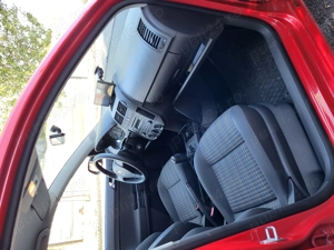 Volkswagen Polo 1.2 (2007) - Manuală - 31.500 km - imagine 9 Volkswagen Polo 1.2 (2007) - Manuală - 31.500 km - imagine 9